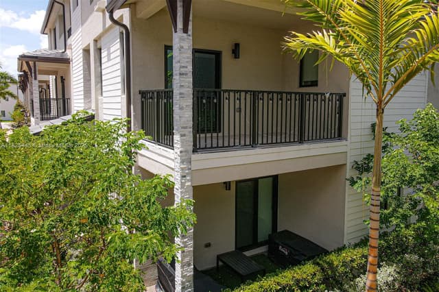 4269 NW 83rd Path, Doral FL 33166 - Doral, FL - Photo 3