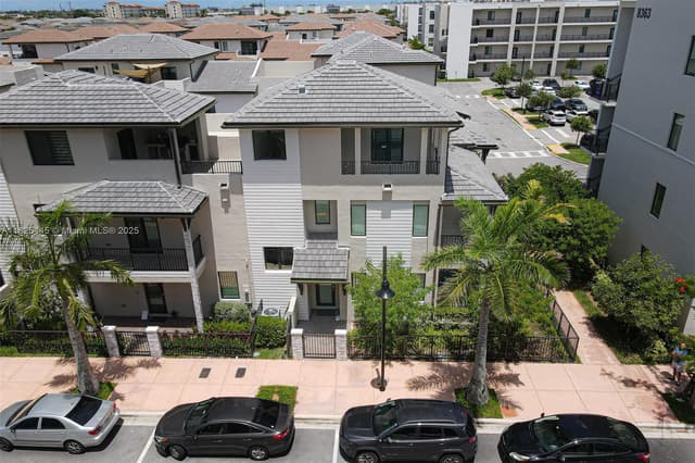 4269 NW 83rd Path, Doral FL 33166 - Doral, FL - Photo 5