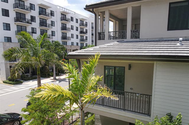 4269 NW 83rd Path, Doral FL 33166 - Doral, FL - Photo 4