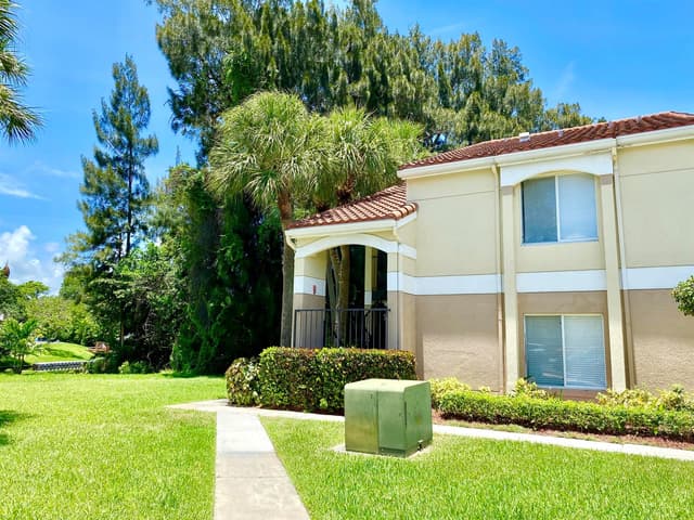 815 W Boynton Beach Boulevard # 201, Boynton Beach FL 33426 - Boynton Beach, FL - Photo 2