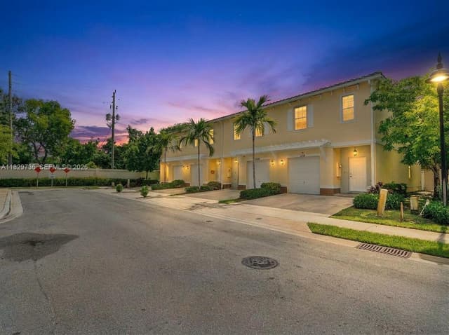 1128 NW 40th Ter, Lauderhill FL 33313 - Lauderhill, FL - Photo 2