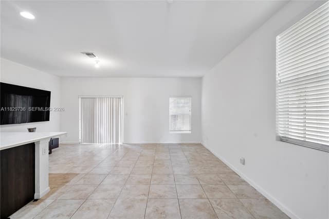 1128 NW 40th Ter, Lauderhill FL 33313 - Lauderhill, FL - Photo 5