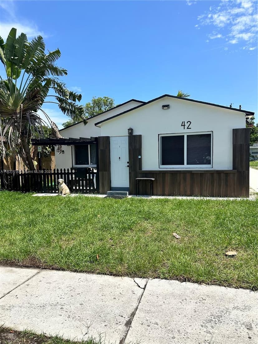 42 SE 10th Ter, Dania Beach FL 33004