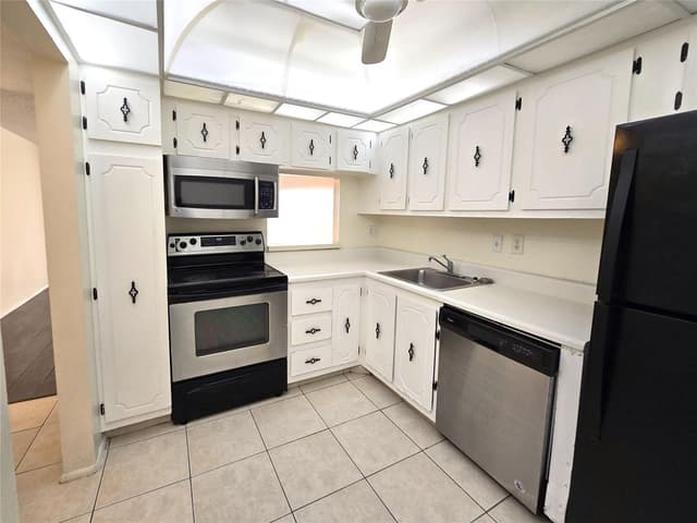 4334 NW 9th Avenue # 3B, Deerfield Beach FL 33064 - Deerfield Beach, FL - Photo 2