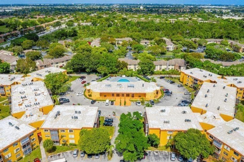 4334 NW 9th Avenue # 3B, Deerfield Beach FL 33064 - Deerfield Beach, FL - Photo 1
