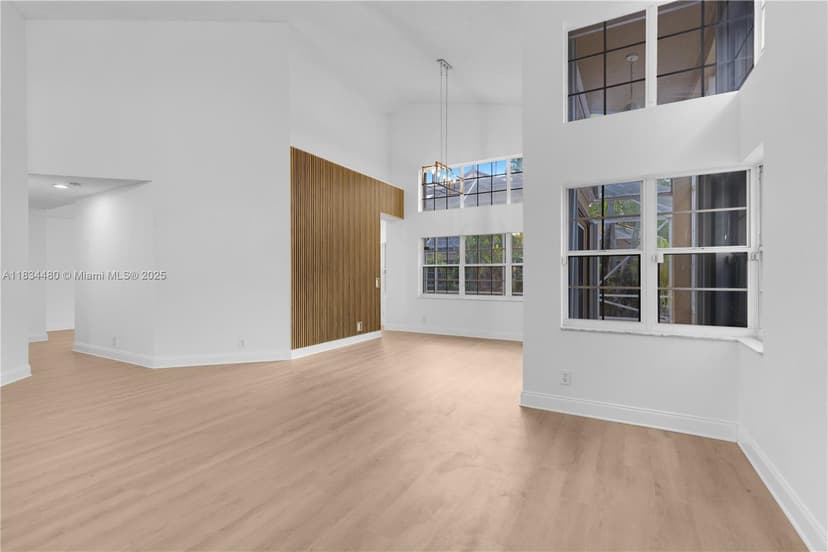 1525 Seabay Rd, Weston FL 33326