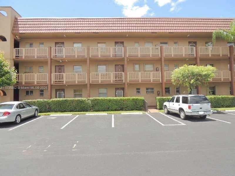 9800 Sunrise Lakes Blvd # 309, Sunrise FL 33322