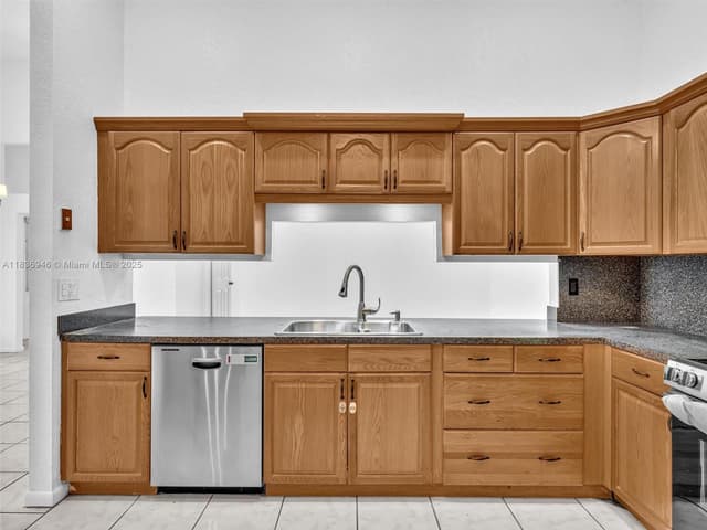 5201 SW 31st Ave # 112, Dania Beach FL 33312 - Dania Beach, FL - Photo 4