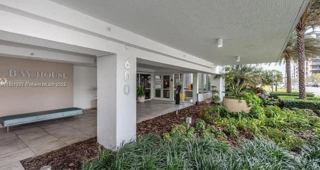 600 NE 27th St # 105, Miami FL 33137 - Miami, FL - Photo 2