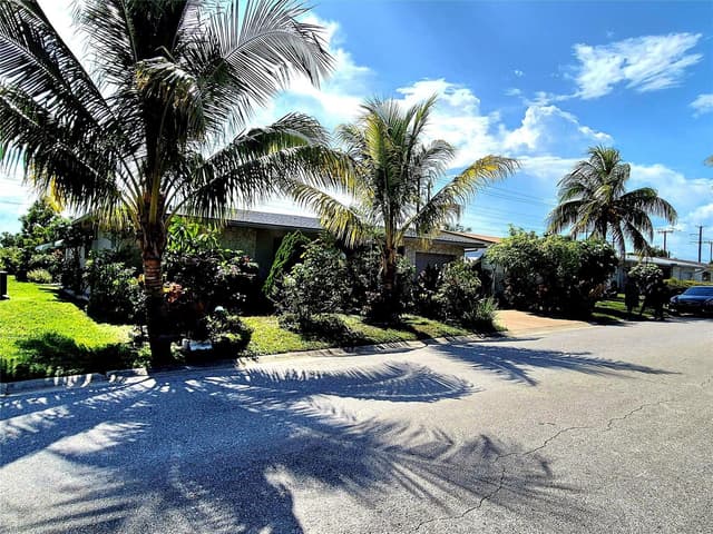 1390 NW 70th Lane, Margate FL 33063 - Margate, FL - Photo 2