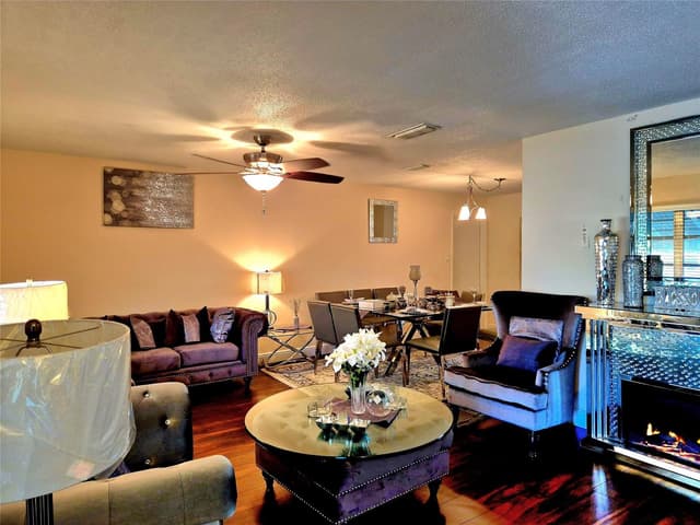 1390 NW 70th Lane, Margate FL 33063 - Margate, FL - Photo 4