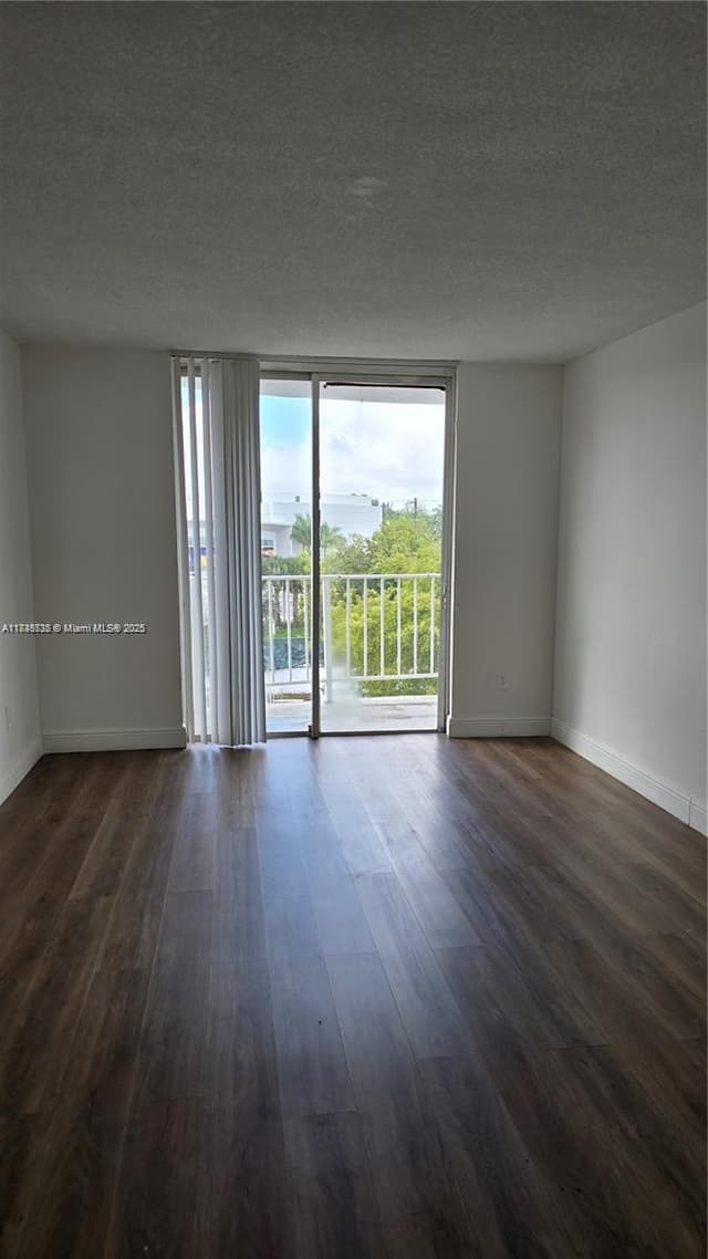 498 NW 165th St Rd # 407, Miami FL 33169 - Miami, FL - Photo 3