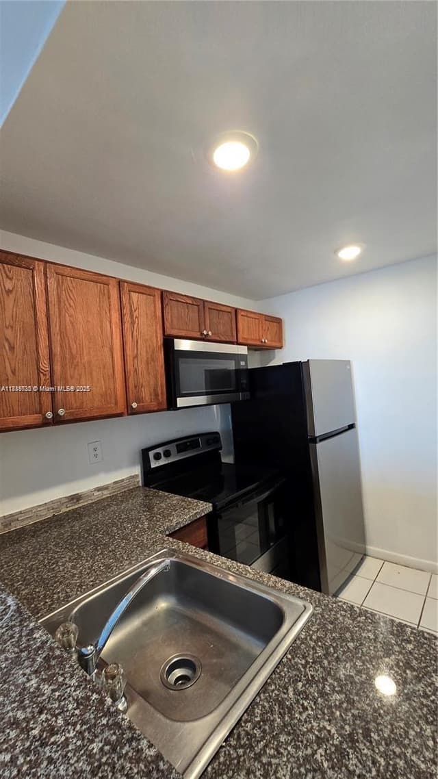 498 NW 165th St Rd # 407, Miami FL 33169 - Miami, FL - Photo 5