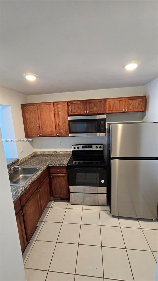 498 NW 165th St Rd # 407, Miami FL 33169 - Miami, FL - Photo 4