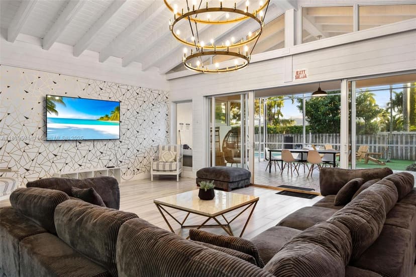 1240 Jefferson St, Hollywood FL 33019