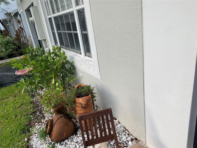 6006 Plum Pl, Tamarac FL 33321 - Tamarac, FL - Photo 6
