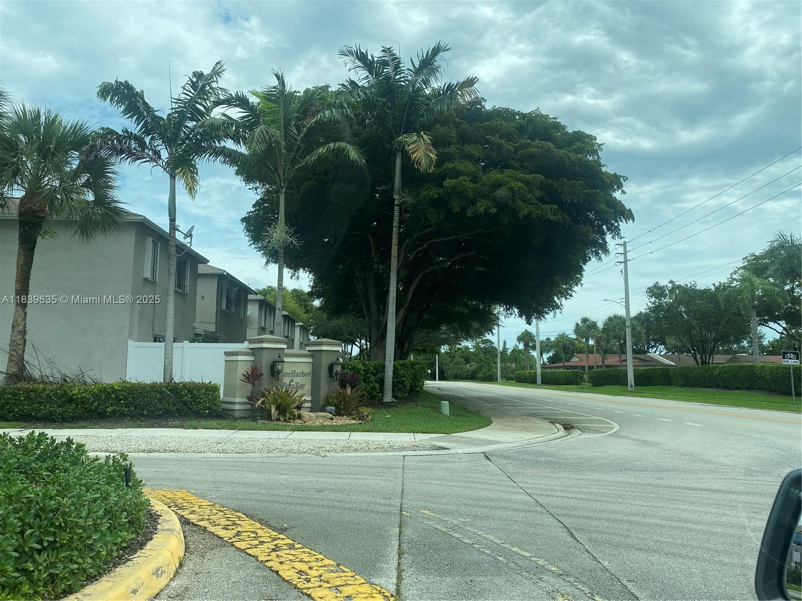 6006 Plum Pl, Tamarac FL 33321 - Tamarac, FL - Photo 1