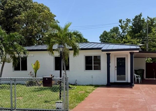 330 W 40th Pl, Hialeah FL 33012