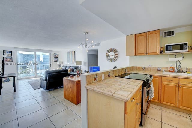 1045 10th St # 907, Miami Beach FL 33139 - Miami Beach, FL - Photo 6