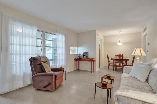 1300 N 12th Court # 4b, Hollywood FL 33019 - Hollywood, FL - Photo 6