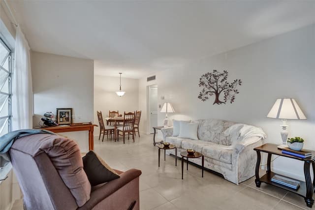 1300 N 12th Court # 4b, Hollywood FL 33019 - Hollywood, FL - Photo 4