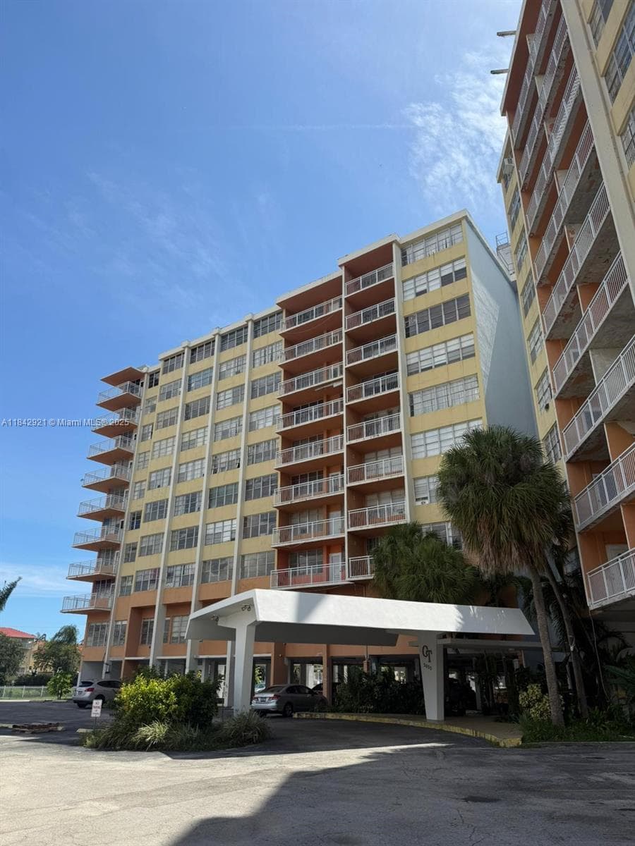 2025 NE 164th St # 606, North Miami Beach FL 33162 - North Miami Beach, FL - Photo 1