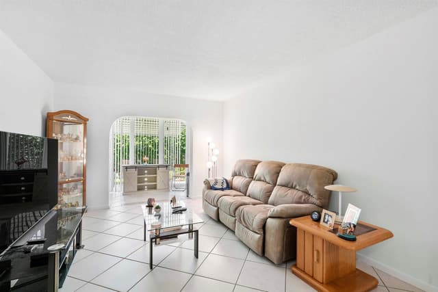 1115 Lake Terrace # 111, Boynton Beach FL 33426 - Boynton Beach, FL - Photo 2