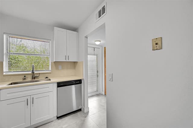 9761 Sunrise Lakes Boulevard # 301, Sunrise FL 33322 - Sunrise, FL - Photo 2
