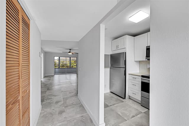 9761 Sunrise Lakes Boulevard # 301, Sunrise FL 33322 - Sunrise, FL - Photo 3