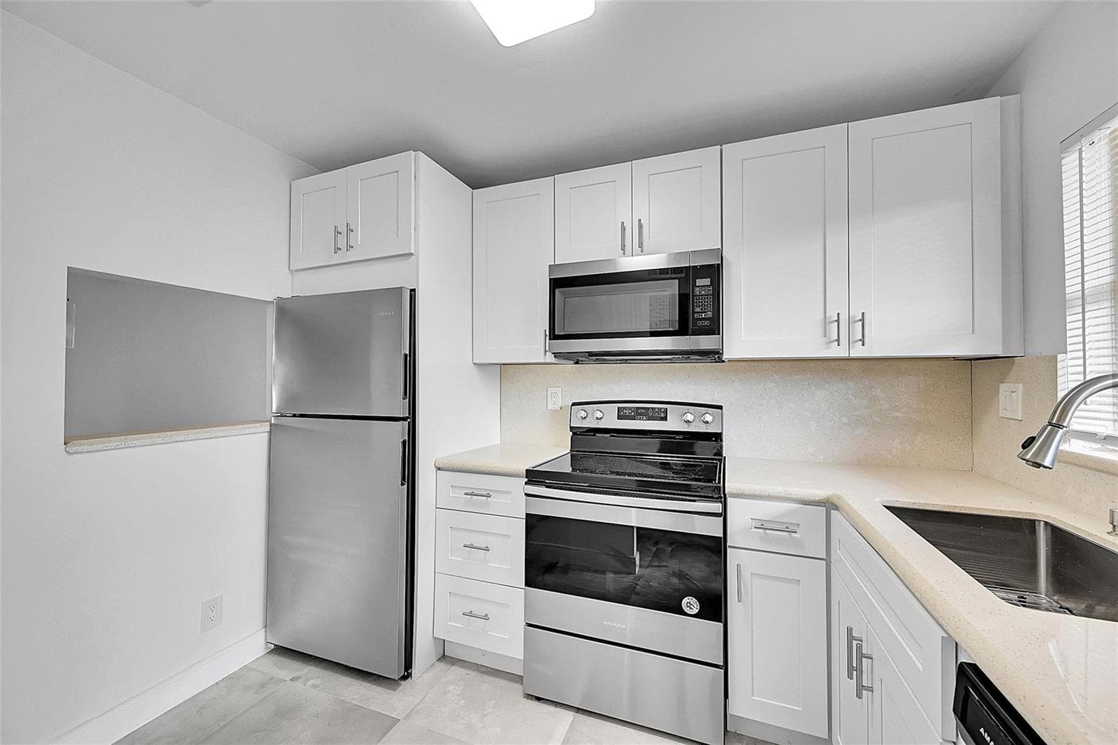 9761 Sunrise Lakes Boulevard # 301, Sunrise FL 33322