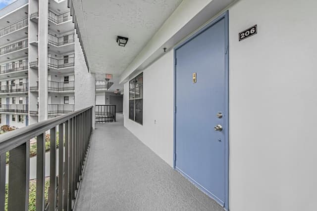4640 Lucerne Lakes Boulevard # 206, Lake Worth FL 33467 - Lake Worth, FL - Photo 2