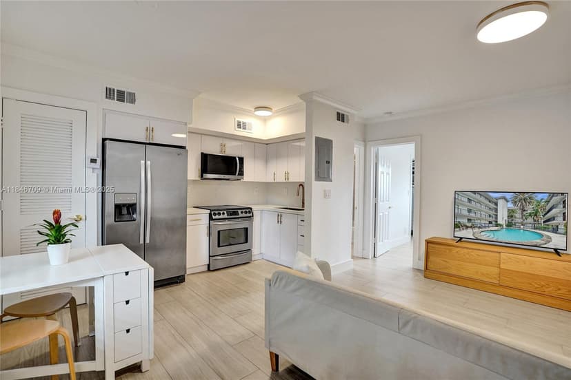 924 SE 2nd St # 32, Fort Lauderdale FL 33301