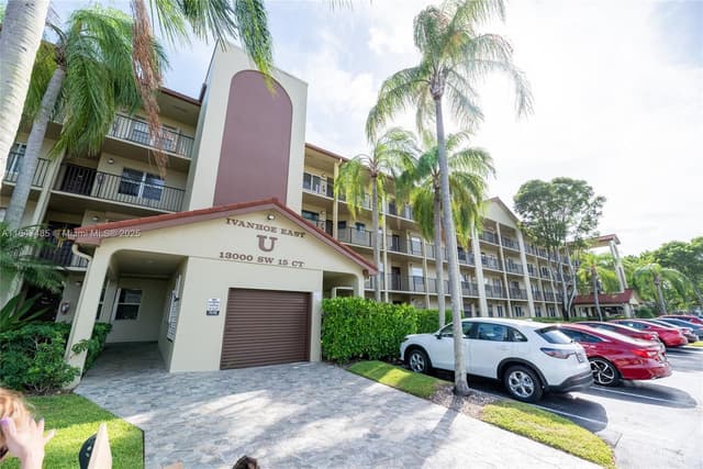 13000 SW 15th Ct # 206U, Pembroke Pines FL 33027 - Pembroke Pines, FL - Photo 2