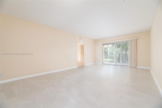 13000 SW 15th Ct # 206U, Pembroke Pines FL 33027 - Pembroke Pines, FL - Photo 5