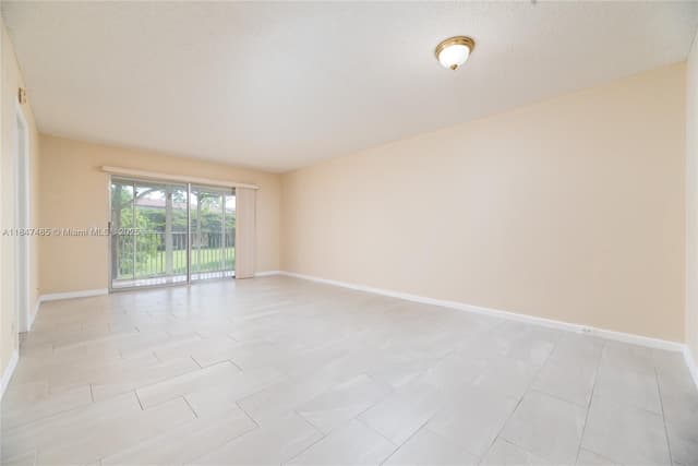 13000 SW 15th Ct # 206U, Pembroke Pines FL 33027 - Pembroke Pines, FL - Photo 4