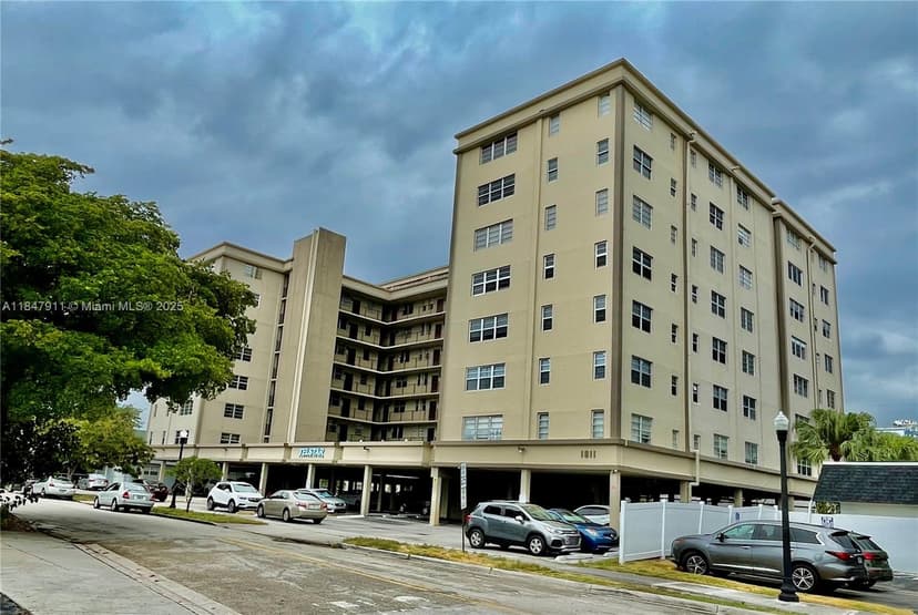 1811 Jefferson St # 708, Hollywood FL 33020