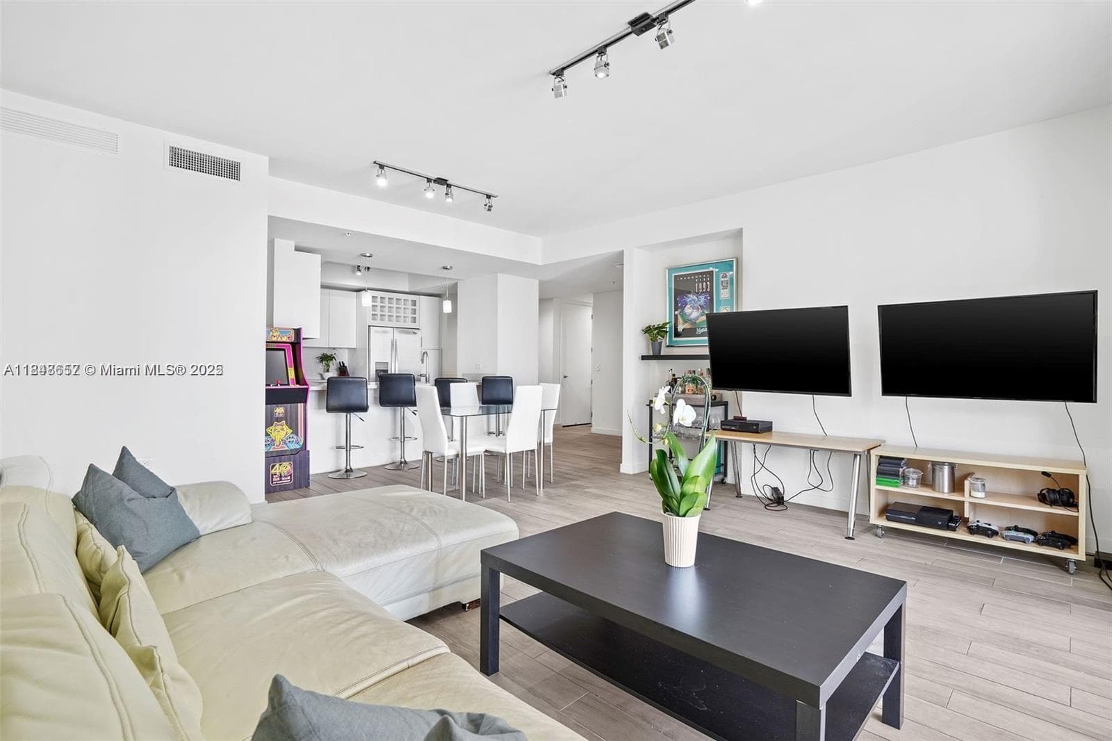 999 SW 1st Ave # 2717, Miami FL 33130