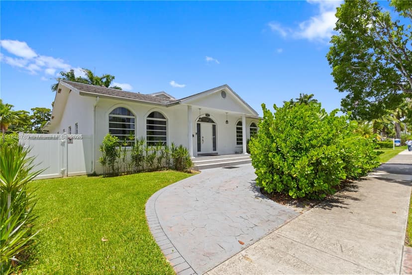 1623 Mayo St, Hollywood FL 33020