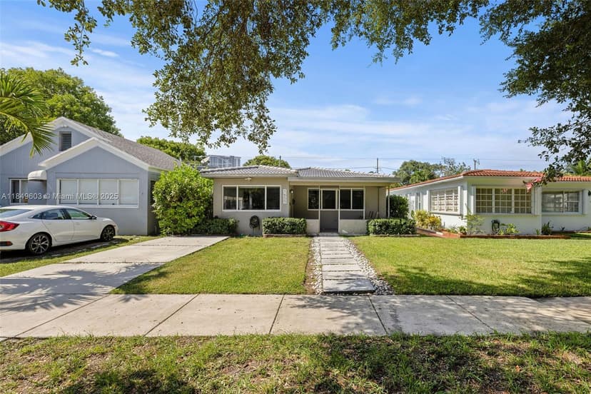 1655 Jefferson St, Hollywood FL 33020