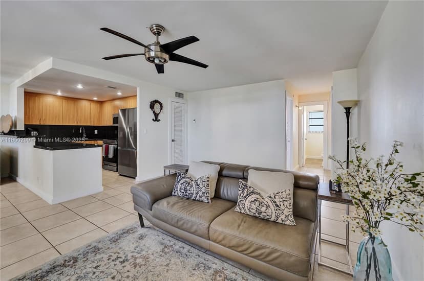 1811 Jefferson St # 606, Hollywood FL 33020