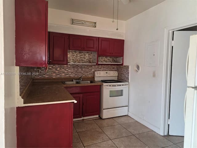 163 NW 18th Ct, Miami FL 33125 - Miami, FL - Photo 7