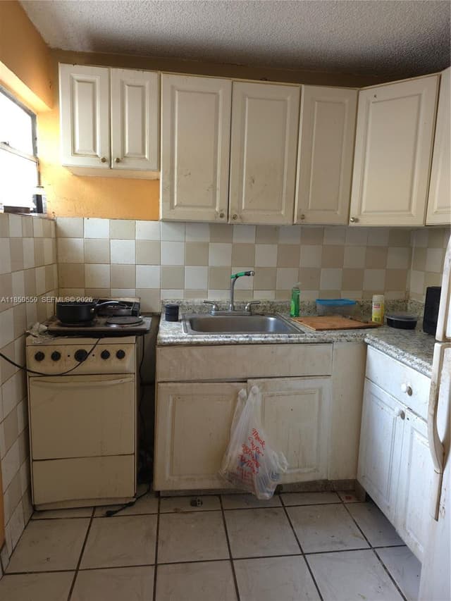 163 NW 18th Ct, Miami FL 33125 - Miami, FL - Photo 5