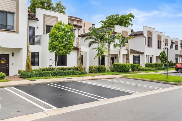 340 NE 208th Terrace # 340, Miami FL 33179 - Miami, FL - Photo 2