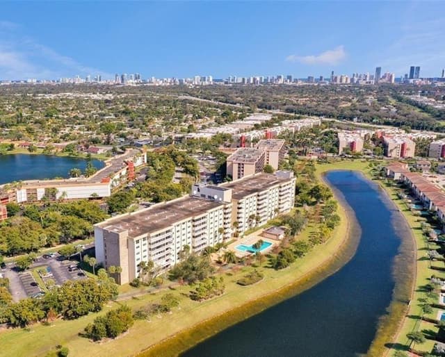 800 NE 195th Street # 307, Miami FL 33179 - Miami, FL - Photo 3