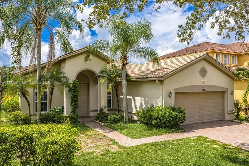 19138 Stonebrook St, Weston FL 33332
