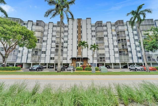 200 Diplomat Pkwy # 423, Hallandale Beach FL 33009 - Hallandale Beach, FL - Photo 6