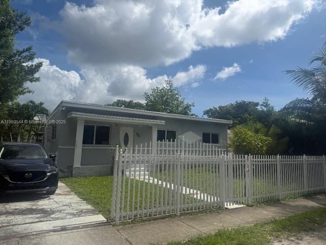 985 NE 146th St, North Miami FL 33161 - North Miami, FL - Photo 3