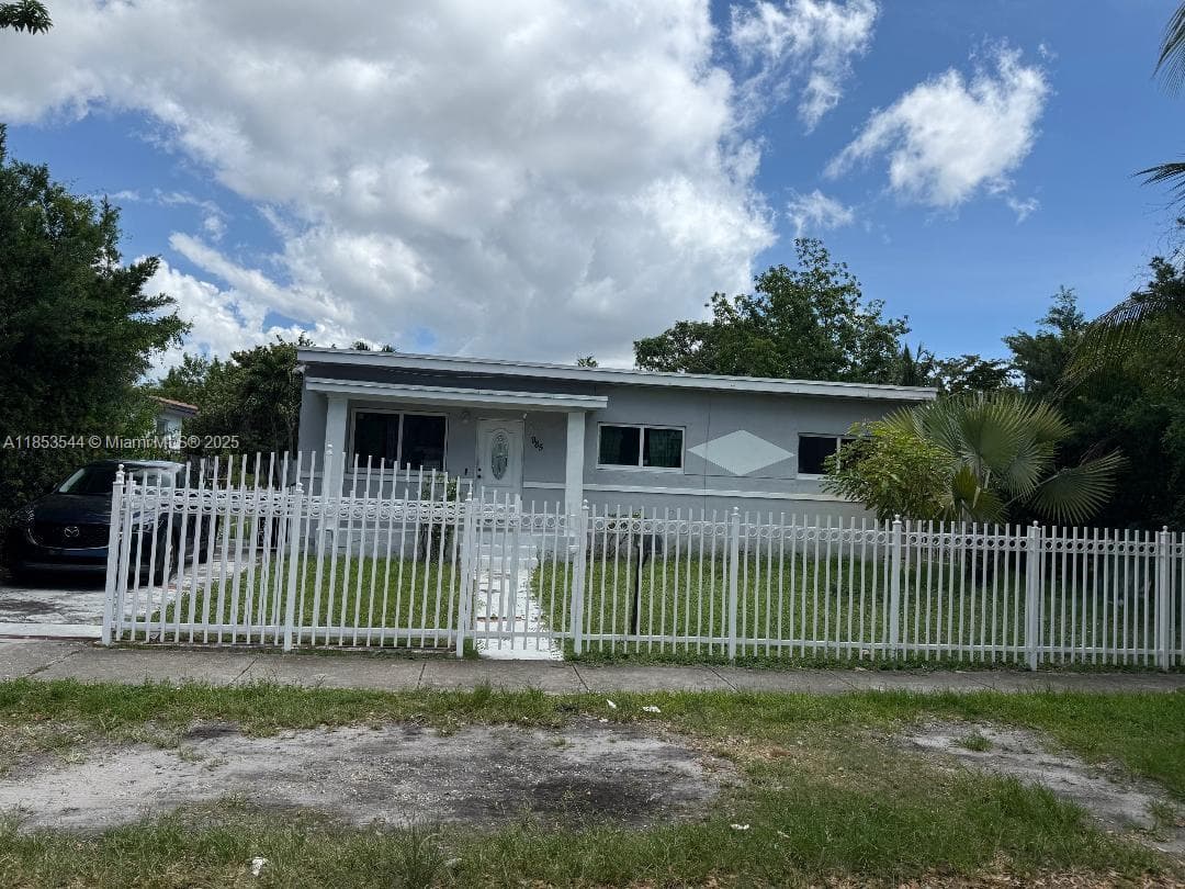 985 NE 146th St, North Miami FL 33161 - North Miami, FL - Photo 1