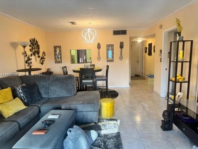 4270 NW 40th St # 306, Lauderdale Lakes FL 33319