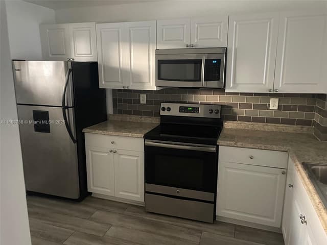 1075 Riverside Dr # 203, Coral Springs FL 33071 - Coral Springs, FL - Photo 2